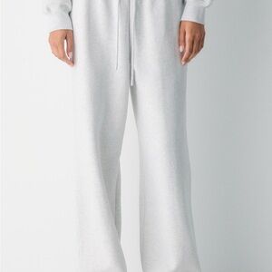 ARITZIA COZY SWEATFLEECE BOYFRIEND WIDE SWEATPANT Heather Cloud White